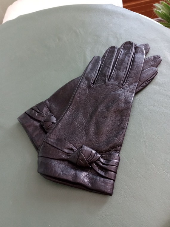 Soft Black Leather Short Gloves Size Small/Medium… - image 8