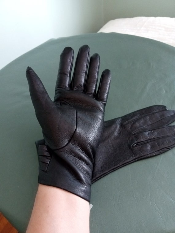 Soft Black Leather Short Gloves Size Small/Medium… - image 3