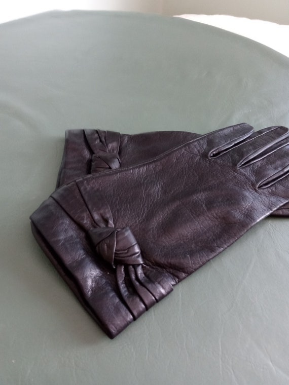 Soft Black Leather Short Gloves Size Small/Medium… - image 7