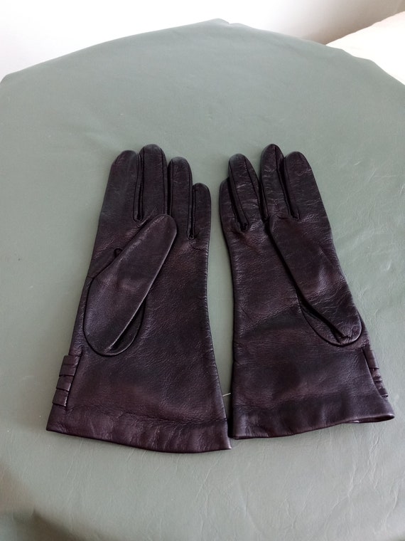 Soft Black Leather Short Gloves Size Small/Medium… - image 5