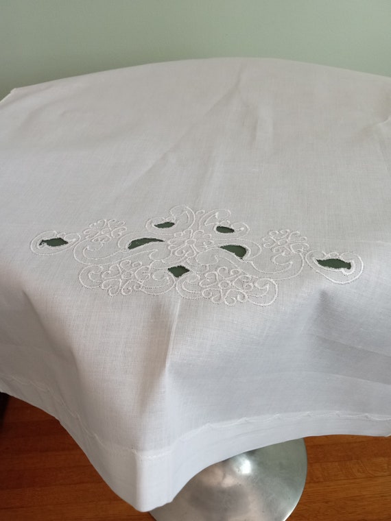 テーブルクロス　白　刺繍　お花 片面ホワイトフラワーレース刺繍カクテルテーブルクロス長方形23インチ
