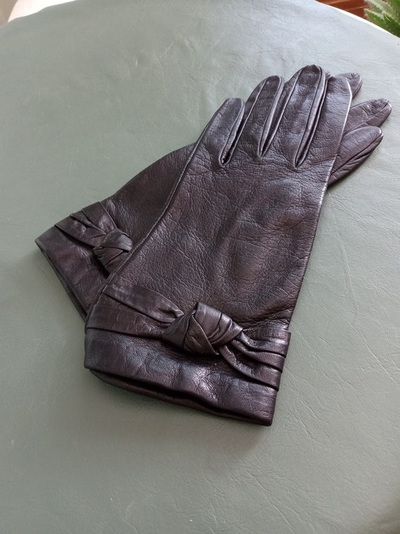Soft Black Leather Short Gloves Size Small/Medium… - image 1