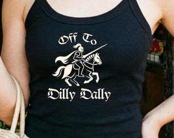 Canotta Off to Dilly Dally, Cavaliere stravagante, Abbigliamento cottagecore, Regalo per amanti del fantasy, Canotta estetica accogliente, Atmosfera da avventura medievale