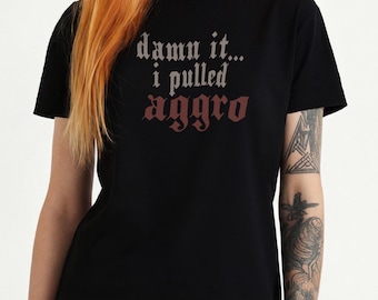 Dannazione... Ho attirato l'attenzione Maglietta Aggro, Maglietta per introversi, Maglietta divertente per giocatori, Maglietta umoristica MMORPG, Regalo per l'ansia sociale, Abbigliamento nerd per lui o per lei