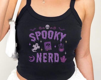 Canotta da nerd spettrale, ragazza gamer gotica nerd, maglietta geek viola di Halloween, maglietta per amanti del fantasy, abbigliamento da strega, estetica gotica carina