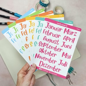 XL Stickers Kleurrijke Maandnamen in het Duits voor Bullet Journal, Planner of Kalender // Grote Stickers Januari-December op een Stickervel