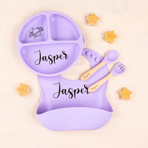パーソナライズされたシリコン製ベビー離乳食セット、カスタムシリコン製よだれかけ、幼児向け漫画離乳食セット、名前入り授乳セット、ベビーギフト