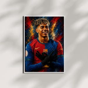 Puede incluir: Una impresión de arte digital que muestra a un futbolista con la camiseta azul y roja del FC Barcelona, con el logo de Nike en dorado y el escudo del equipo. El jugador tiene el pelo rizado y hace un gesto con las manos sobre un fondo abstracto.
