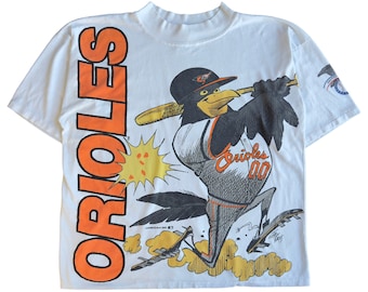 RARO Vintage Baltimore ORIOLES 1989 Beisebol MLB Jack Davis Liga Americana mascote dos desenhos animados fã de esportes Caribe roupas esportivas anos 80 camiseta aop