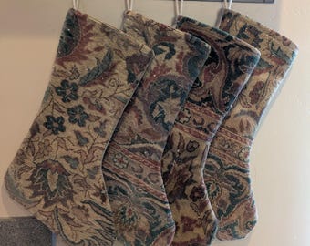 La collezione Dorothy Golda / Calze di Natale in lana Boho / Tappeto turco Oushak vintage floreale / Decorazioni riciclate