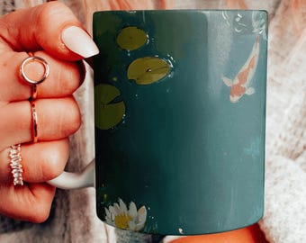Tazza in ceramica giapponese con laghetto di carpe koi, splendida tazza da caffè con dipinto di carpe koi, tazza da tè con pesci koi acquerellati, regalo per gli amanti delle carpe koi, scegli il tuo design
