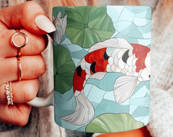 Tazza in ceramica con laghetto di carpe koi, tazza da caffè con ninfee dello stagno di carpe koi, tazza da tè con pesci koi acquerellati, regalo per gli amanti delle carpe koi, tazza con mosaico di carpe koi giapponesi, scegli il tuo design