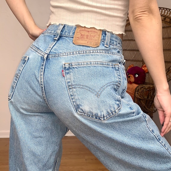 Vintage Light Wash Levi’s - image 3