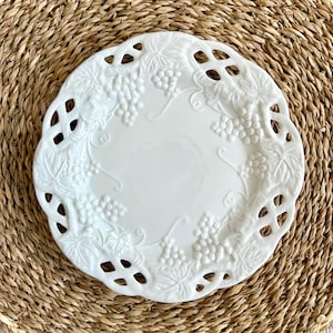 Assiette à lacets en verre laiteux de 20 cm (8 po.)