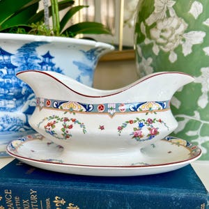 J&G Meakin Hanley England Gravy Boat with an Attached Underplate