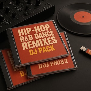 Könnte beinhalten: Eine Auswahl an DJ-Equipment und Musikmedien. Enthält CD-Hüllen mit der Aufschrift "HIP-HOP, R&B DANCE REMIXES DJ PACK", eine Schallplatte, einen USB-Stick und ein Mischpult. Die CD-Hüllen sind rot mit weißem und gelbem Text.