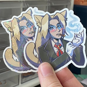 Puede incluir: Dos pegatinas con un personaje de dibujos animados con cabello largo y rubio, orejas de gato y gafas. El personaje lleva un traje negro, corbata roja y guantes blancos. El personaje fuma un cigarrillo y el texto "nurse kitty" es visible en la pegatina.