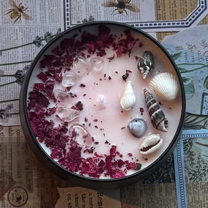 Goddess Aphrodite Candle - Flowers & Crystals Candle - Offering to the Goddess of Love, beauty and passion - Crystal Candle - Ritual Candle