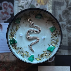 Medusa Candle – Divine Feminine Power – Protection Spell Candle – Snake Charm – Malachite – Mint & Basil – Seductive Witchcraft Candle