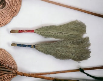 Earthly Sweep - Balais artisanaux en gazon naturel Palm Paradise