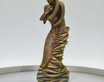 Handcrafted Romantic Couple Figurine – Elegant Bran clay Statue for Home Decor & Gift