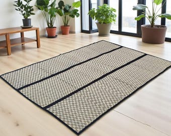 Handwoven Korai Grass Mat: Eco-Friendly Indian Floor Rug
