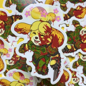 Puede incluir: Una pegatina con un personaje de dibujos animados con pelaje amarillo, un traje rojo y verde y una cara ensangrentada. El personaje sostiene un cuchillo y tiene flores rosas en la cabeza.