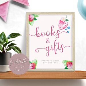 Panneau de baby shower sur le thème des fraises, panneau de livres doux aux baies pour bébé, panneaux de signalisation de table livres roses et cadeaux, fruits. Modifiable, imprimable | ST02