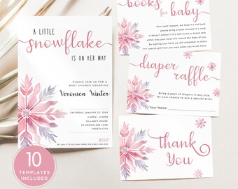 Puede incluir: Un conjunto de invitaciones y tarjetas para baby shower con temática de copo de nieve. La invitación principal dice "A Little Snowflake is on Her Way". Las tarjetas adicionales incluyen "Libros para bebé", "Rifa de pañales" y "Gracias". El conjunto incluye 10 plantillas.