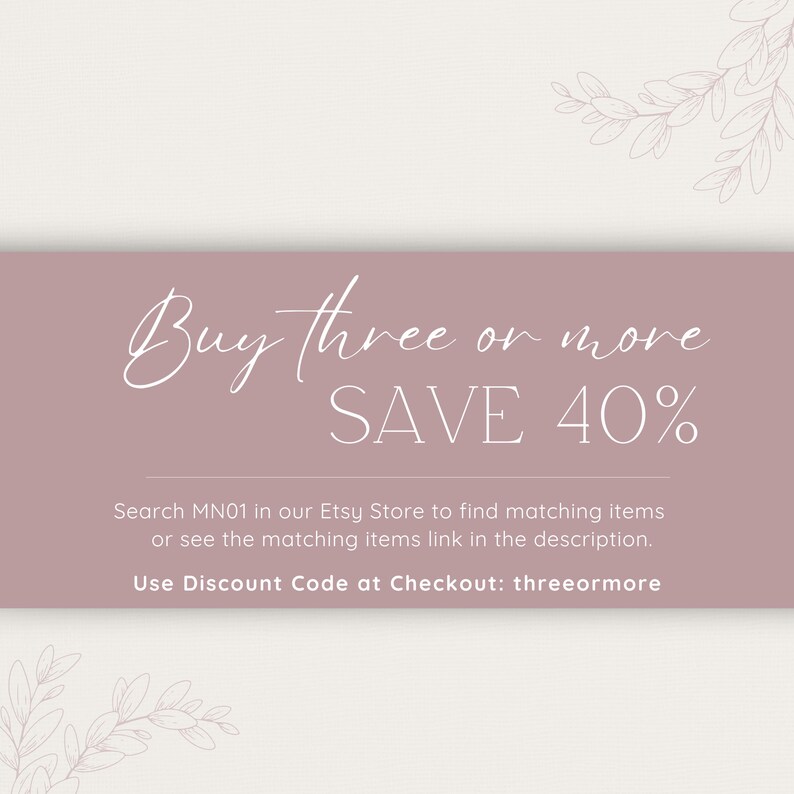 Puede incluir: Gr&aacute;fico promocional con texto sobre un fondo malva. El texto dice "Buy three or more SAVE 40%" en una fuente de escritura. Texto adicional anima a los clientes a buscar art&iacute;culos a juego y usar un c&oacute;digo de descuento.