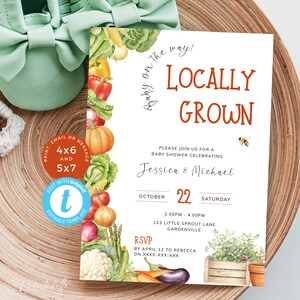 Puede incluir: Una invitación a un baby shower con una ilustración de acuarela de verduras y una abeja. La invitación dice "Baby on the way! Locally Grown" e incluye los nombres Jessica & Michael, la fecha 22 de octubre y la hora de 2:00pm a 4:00pm. La dirección es 123 Little Sprout Lane, Gardenville. RSVP antes del 12 de abril a Rebecca al XXXX-XXX-XXX.