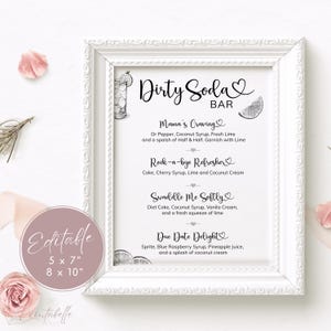 Pu&ograve; includere: Un cartello con cornice bianca con la scritta "Dirty Soda Bar" e un elenco di ricette di soda. Il cartello include illustrazioni di un cocktail e una fetta di lime. Il cartello &egrave; etichettato "Editable" ed &egrave; disponibile nei formati 12,7 x 17,8 cm e 20,3 x 25,4 cm.