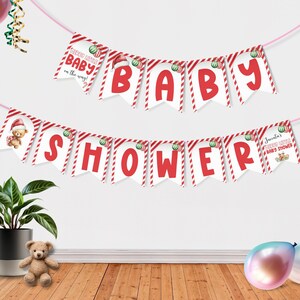 Op de afbeelding: Een feestelijke babyshowerbanner met rood-witte gestreepte randen en grote rode letters met de tekst "BABY SHOWER". De banner bevat kleinere vlaggetjes met de tekst "Merry Little Baby on the way!" en een teddybeer met een kerstmuts.
