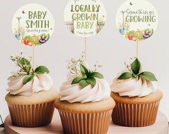 Adorno para cupcakes con temática de mercado de agricultores, decoración para baby shower de productos locales en color verde salvia con cerca para huerto. Plantilla editable, imprimible / LG02