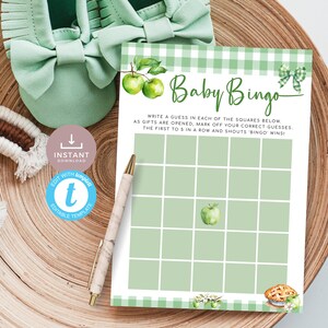 Carte de bingo pour baby shower Pomme de nos yeux, jeu de devinettes sur le thème des fruits d'automne, Vichy vert et tarte aux pommes. Modifiable, imprimable | AP03