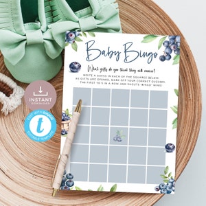 Modèle de carte de bingo pour baby shower aux myrtilles, jeu de devinettes sucrées aux baies pour deviner des cadeaux, sur le thème des fruits bleu marine rustique. Modifiable, imprimable | BL02