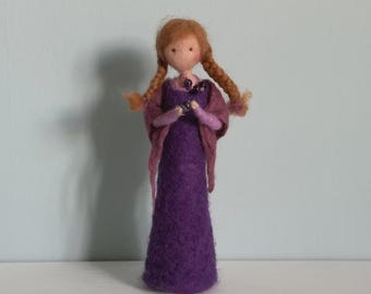 Handgemachte gefilzte Puppe – Mit Amethyst Perle – Handgemachte Wollfee mit geflochtenen Haaren – Dekoration nach Waldorf Art