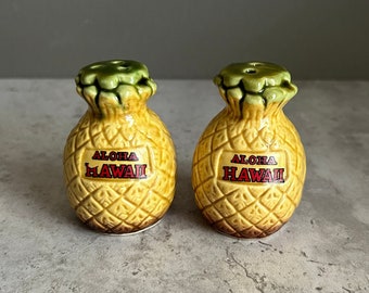 VINTAGE Aloha Hawaii Ceramic Pineapple Salt and Pepper Shakers Retro Home Decor