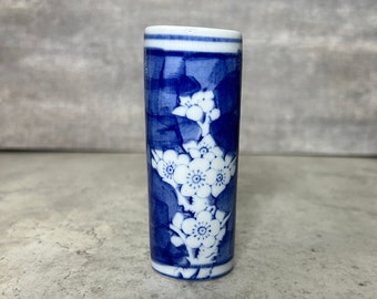 VINTAGE Blue and White Chinoiserie Cylinder Bud Vase 4" Coquette Room Decor Mini Vase Dopamine Decor Retro Grandmillennial Home Style