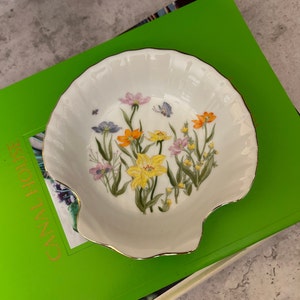 VINTAGE Ben Rickert Japan Floral Beauty Shell Trinket Dish Soap Dish Jewelry Holder Coquette Room Decor