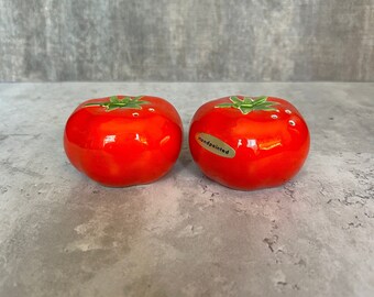 VINTAGE 1980s Otagiri Japan Red Tomato Salt and Pepper Shakers Retro Home Decor