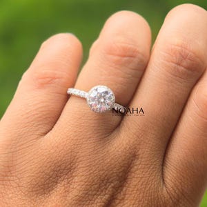 Anello di fidanzamento con alone di diamanti rotondi da 1,82 ct e montatura a pavé, anello di nozze con alone nascosto di diamanti, anello di promessa per lei, regalo di anniversario