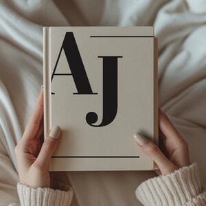 パーソナライズされたモノグラムジャーナル：女性、男性向けのエレガントなカスタムイニシャルノート