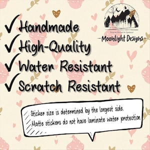 Może przedstawiać: R&oacute;żowe i białe tło z białą chmurką dialogową zawierającą tekst "Sticker size is determined by the longest side. Matte stickers do not have laminate water protection." Tekst "Handmade, High-Quality, Water Resistant, Scratch Resistant" jest napisany czarnym kolorem z zaznaczonymi polami wyboru obok każdego elementu. Tekst "Veteran Owned & Operated -Moonlight Designs- " jest napisany czarnym kolorem.