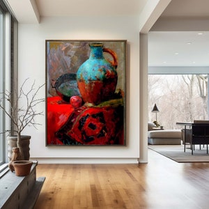 Peut inclure: Une peinture de nature morte représentant un pichet en céramique bleu et brun, un bol rouge et une pomme rouge sur une nappe à motifs rouges et noirs.