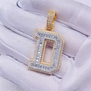 Colgante con letra D de diamante de talla redonda de 2 quilates, colgante con nombre personalizado para hombre en plata de ley 925, colgante con acabado helado, regalo para él o para ella