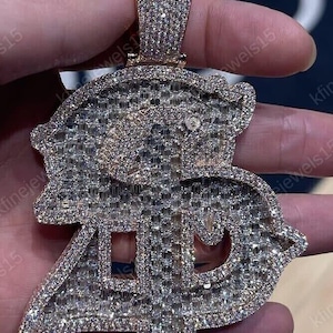 Pingente de letra com nome personalizado em corte baguete redondo masculino, ouro rosa 14K com pingente de prata esterlina 925 sólida, diamante moissanita