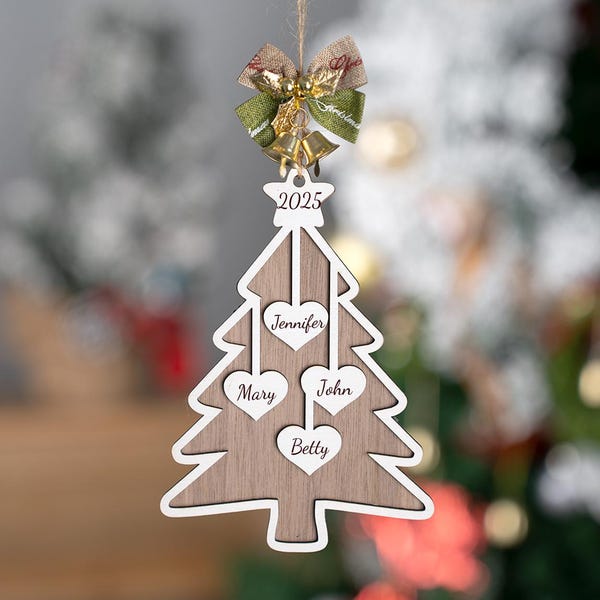 Enfeite personalizado para família e animais de estimação, enfeite de árvore de Natal de madeira, enfeite personalizado para o feriado de família de 2025