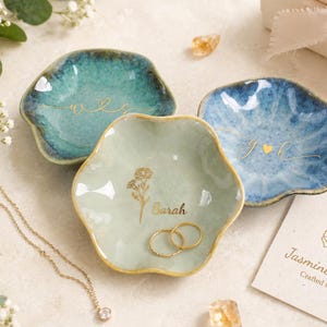 Personalized Jewelry Dish, Custom Ring Dish, Birth Month Flower Trinket Tray, Bridesmaid Gift, Wedding Gift, Custom Name Ceramic Dish