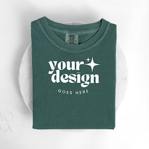 Hellgrün Komfort Farben 1717 Mockup | Gefaltetes T-Shirt Mock Up | Komfort Farben Mock-up | Flatlay Mockup | Unisex gefaltete Mock-Ups